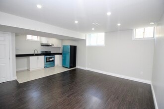 7861 Hoptree Rd in Niagara Falls, ON - Building Photo - Building Photo