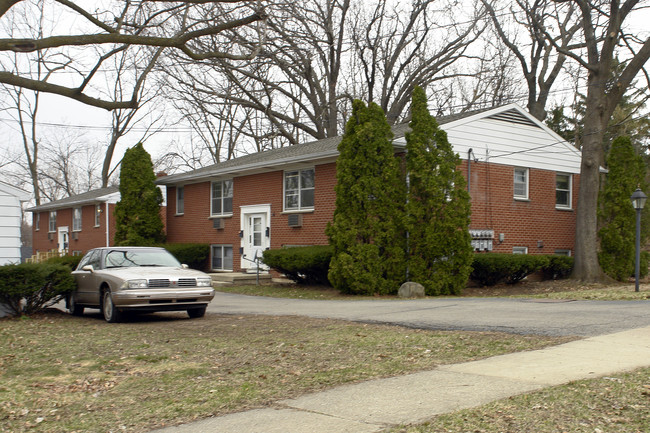 867-883 EMERALD Ave NE in Grand Rapids, MI - Foto de edificio - Building Photo