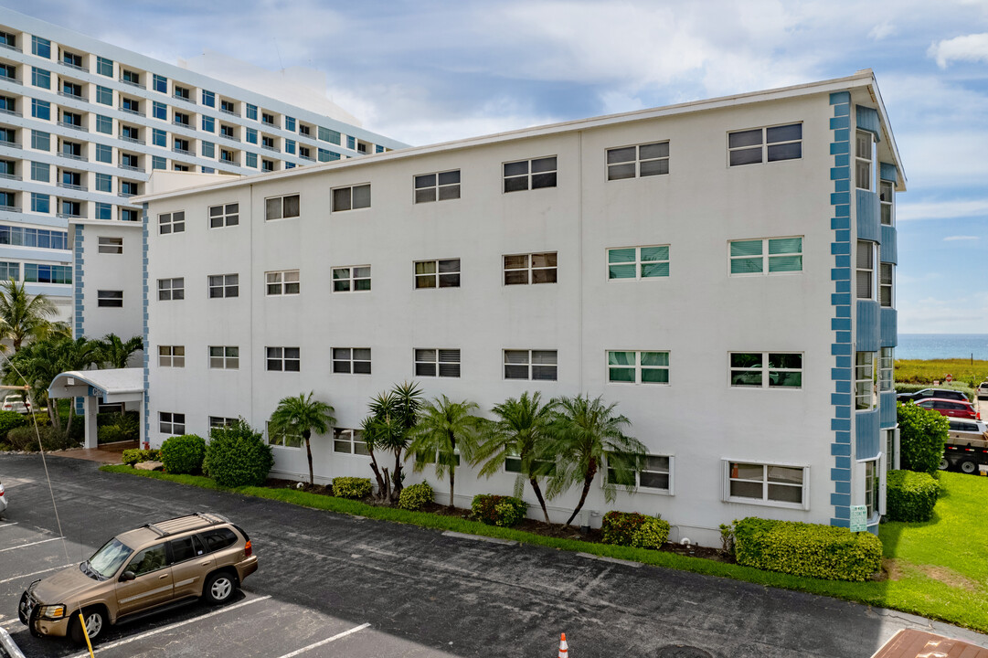 Crosswinds in Pompano Beach, FL - Building Photo