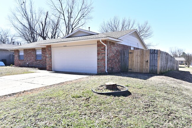 1626 S Redbud Ave in Broken Arrow, OK - Building Photo - Building Photo