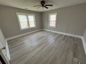 1001 S English St in Greensboro, NC - Building Photo - Building Photo