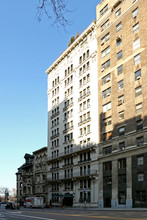 305 W 72nd St in New York, NY - Building Photo - Building Photo