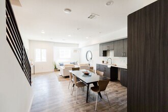 14827 Victory in Van Nuys, CA - Foto de edificio - Interior Photo