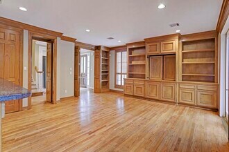 516 S Post Oak Ln in Houston, TX - Building Photo - Building Photo