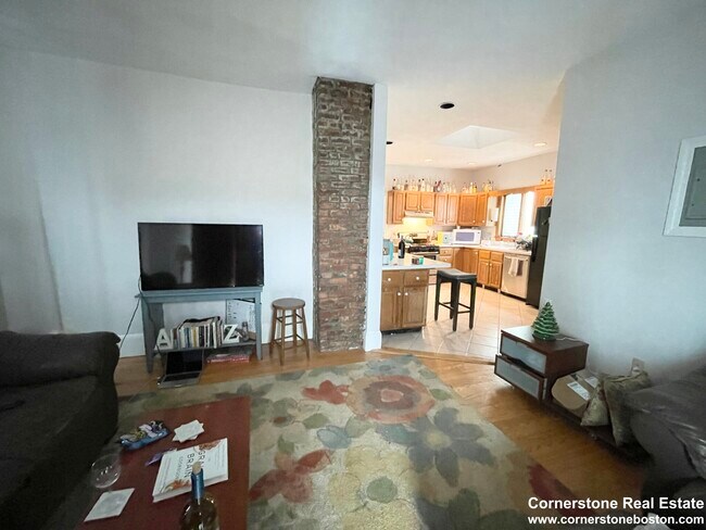 19 Bucknam St, Unit 3 in Boston, MA - Building Photo - Building Photo
