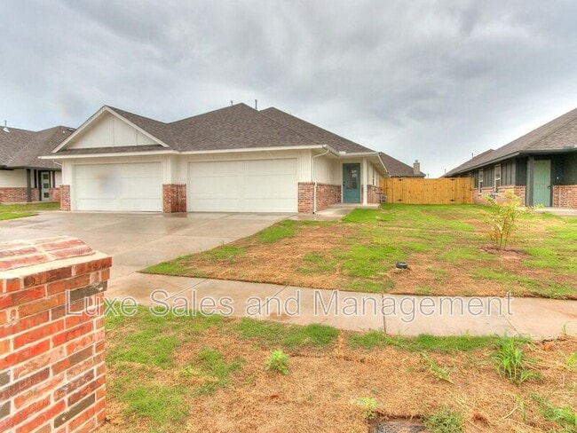 8011 NW 105th Terrace in Oklahoma City, OK - Building Photo - Building Photo