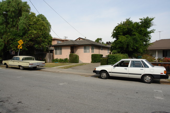 77 East Thirty-Ninth in San Mateo, CA - Foto de edificio - Building Photo