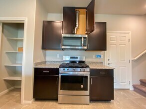 7301 Halo Falls St in North Las Vegas, NV - Building Photo - Building Photo