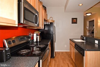 3914 Penderview Dr-Unit -524 in Fairfax, VA - Building Photo - Building Photo
