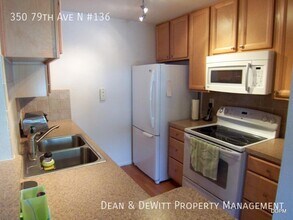 350 79th Ave N-Unit -136 in St. Petersburg, FL - Building Photo - Building Photo