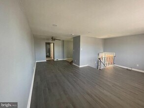 2331 Hoffnagle St in Philadelphia, PA - Building Photo - Building Photo