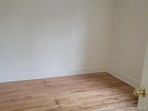 497 Van Cortlandt Park Ave in Yonkers, NY - Building Photo - Building Photo