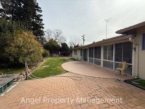 1239 Woodfield Ave in Sacramento, CA - Building Photo - Building Photo