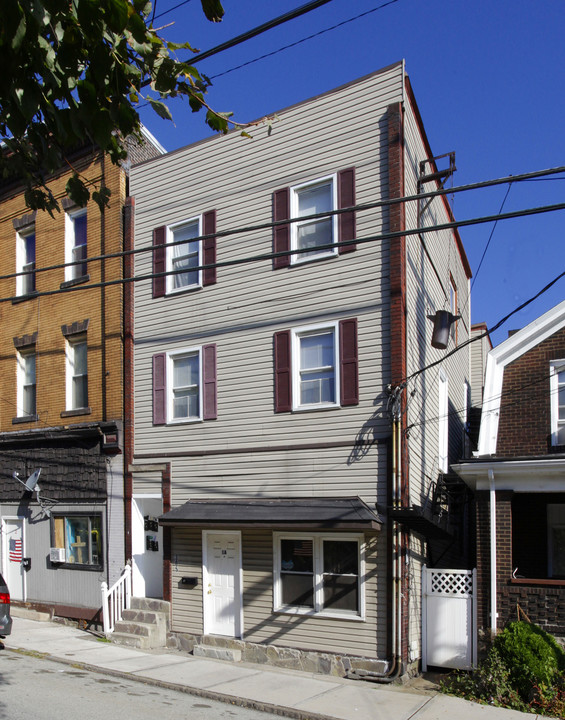 305 Bessemer Ave in East Pittsburgh, PA - Building Photo