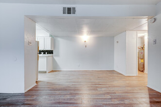 Apex Apartments in Fort Worth, TX - Building Photo - Interior Photo