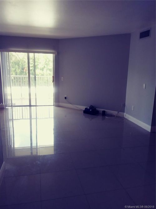 470 S Park Rd-Unit -7B in Hollywood, FL - Building Photo