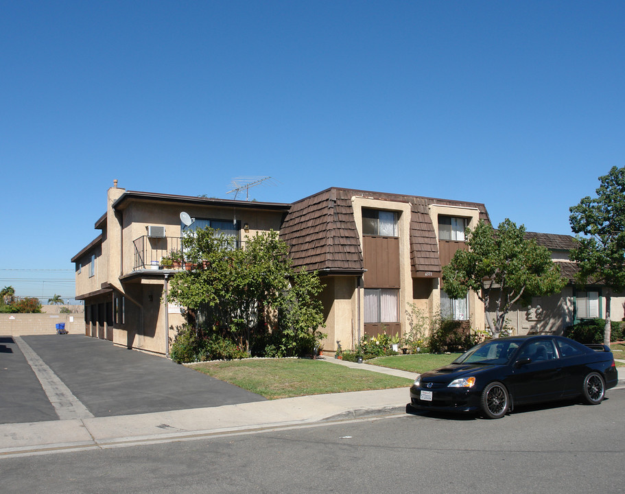 6571 Westpark Pl in Westminster, CA - Foto de edificio