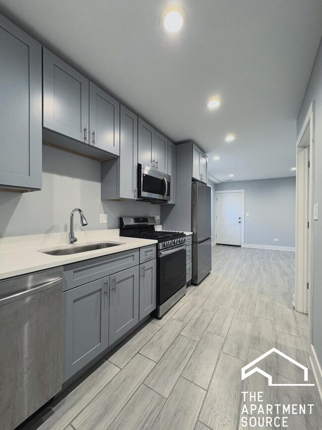 property at 926 W 32nd Pl