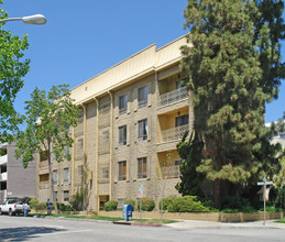 9201 Charleville Blvd in Beverly Hills, CA - Foto de edificio - Building Photo