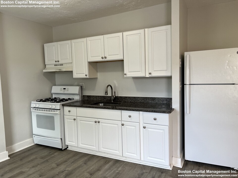 207 Broadway-Unit -11 in Everett, MA - Building Photo