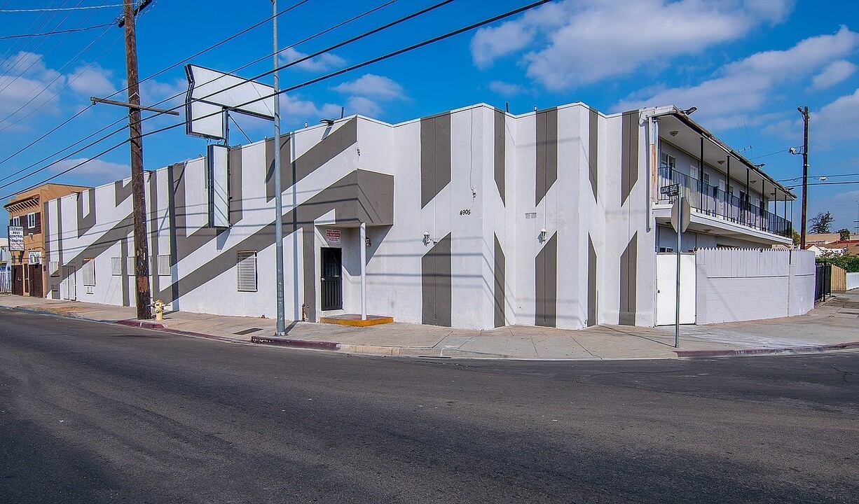 West Adams Studio Apartments Photo