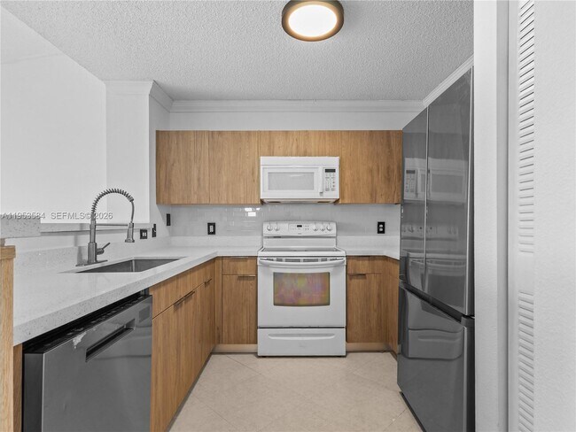 4460 NW 107th Ave in Doral, FL - Building Photo - Building Photo