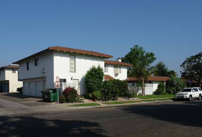 330 W Tularosa Ave in Orange, CA - Building Photo - Building Photo