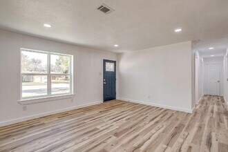 521 Mesquite Ave N in Crowley, TX - Building Photo - Building Photo