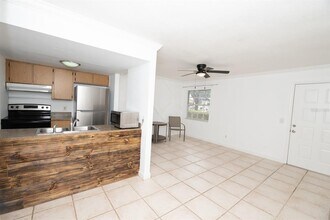 4878 W Gandy Blvd in Tampa, FL - Building Photo - Building Photo