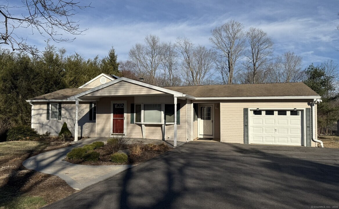 44 Birchwood Rd-Unit -B in Seymour, CT - Building Photo
