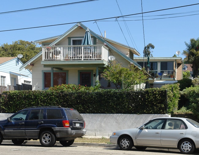 1355-1359 Poli St in Ventura, CA - Foto de edificio - Building Photo