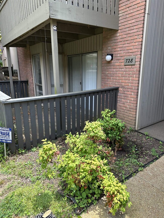 property at 728 Hedgegrove Dr