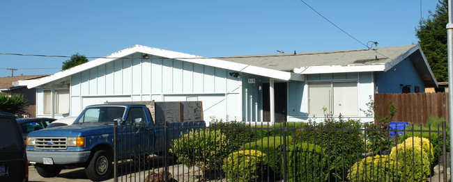 319-325 S 39th St in Richmond, CA - Foto de edificio - Building Photo