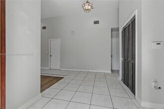 17900 SW 77th Ave in Palmetto Bay, FL - Building Photo - Building Photo