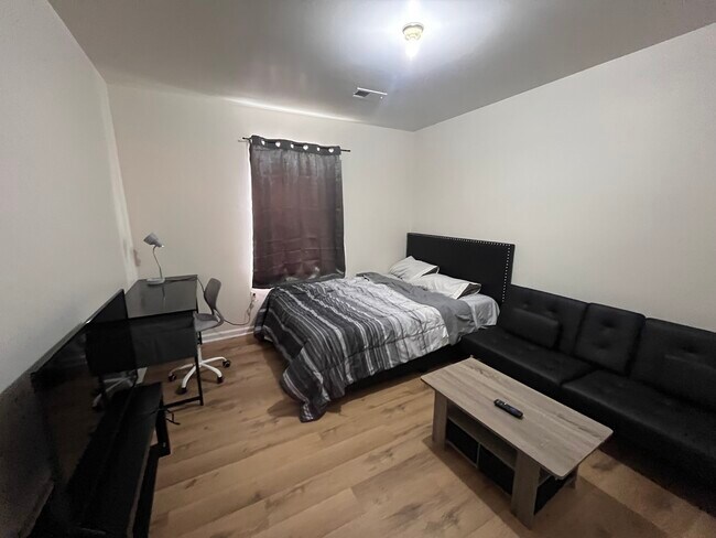 305-305 W Runyon St in Newark, NJ - Building Photo - Building Photo
