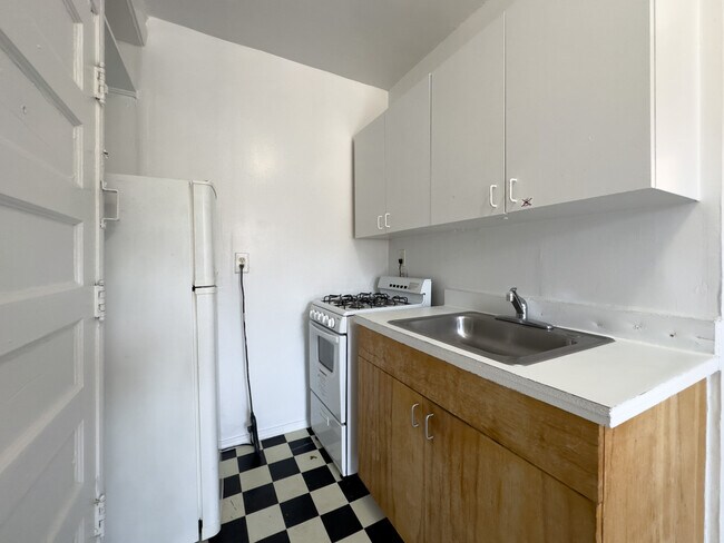 3308 W Schubert Ave in Chicago, IL - Building Photo - Building Photo
