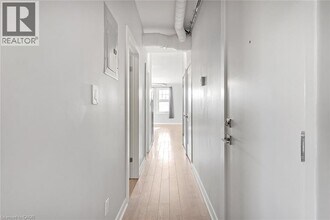 657 Barton St E in Hamilton, ON - Building Photo - Building Photo