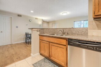 2300 Old Spanish Trl, Unit 1098 in Houston, TX - Building Photo - Building Photo