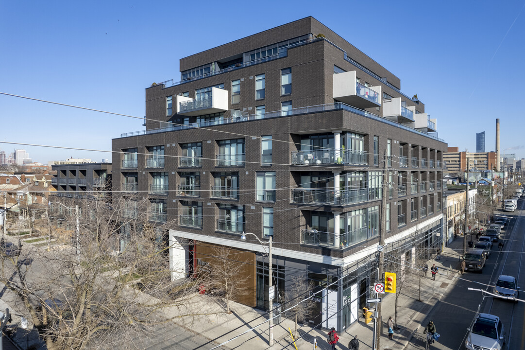 205 Manning Av in Toronto, ON - Building Photo