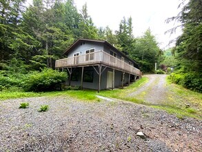 697 D 2 Loop Rd-Unit -#B in Ketchikan, AK - Building Photo - Building Photo