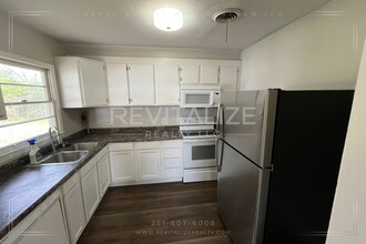 1321 Hubert Pierce Rd in Mobile, AL - Building Photo - Building Photo