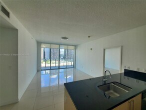 1111 SW 1st Ave, Unit 232 in Miami, FL - Building Photo - Building Photo