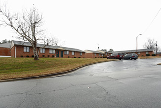 Biltmore Hills Apartments in Raleigh, NC - Foto de edificio - Building Photo