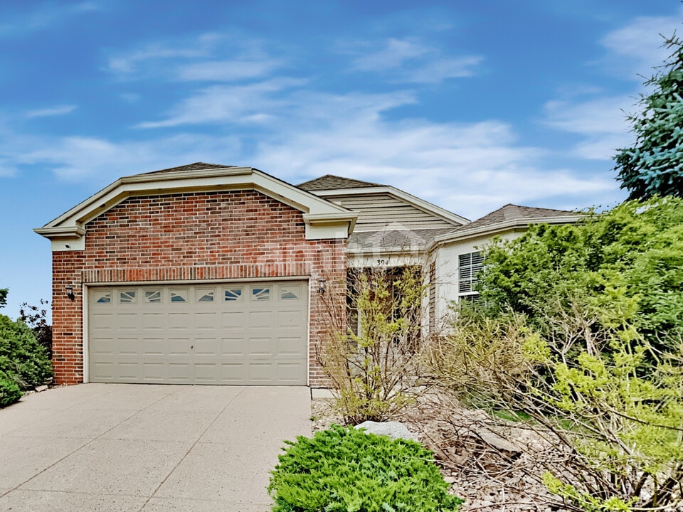 394 Tumbleweed Dr in Brighton, CO - Building Photo