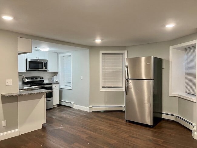 4 Commonwealth Ct, Unit 2 in Boston, MA - Foto de edificio - Building Photo