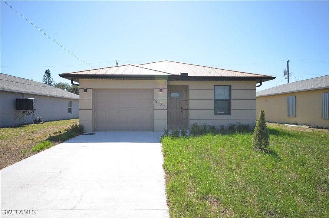 2132 Barker Blvd in Ft. Myers, FL - Building Photo