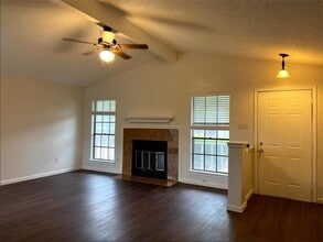 12103 Sunderland Dr in Austin, TX - Building Photo - Building Photo