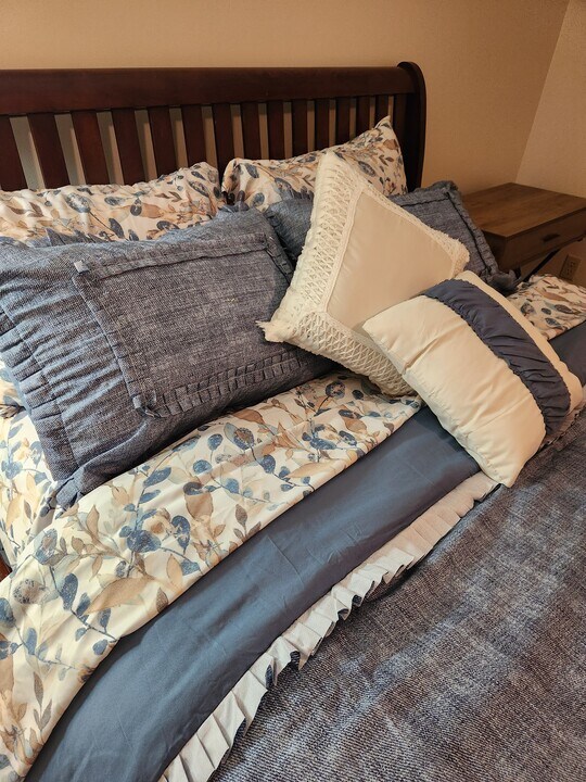 14125 W Katriene Dr, Unit 1 in Daleville, IN - Building Photo