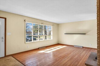 220 Ivanhoe Way in Bloomington, IL - Building Photo - Building Photo