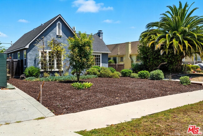 5428 S Victoria Ave in Los Angeles, CA - Building Photo - Building Photo
